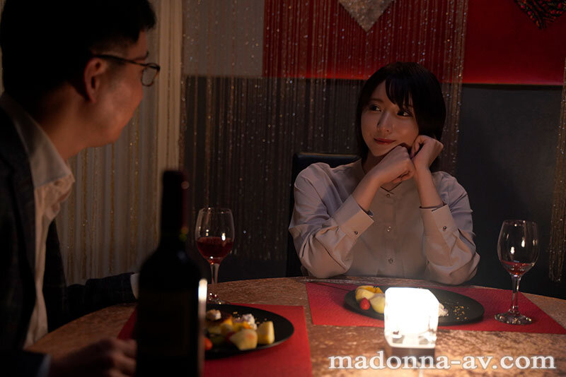 「背徳の寝取らせシアタールーム 低俗男たちの醜い肉棒で汚された貞淑妻ー。 新妻ゆうか」のサムネイル