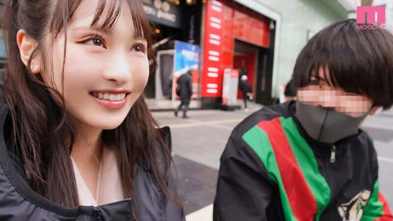 「美少女・小野六花が逆ナンで騎乗位披露！スレンダー美乳ボディの大阪凱旋SEX旅行」のサンプル画像4枚目