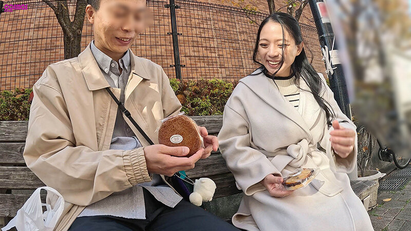「結婚して20年、平凡な生活を送る主婦。最近、年齢を重ねるごとに心が冷めていくのを感じる…もう一度だけ10代の頃のようにキスしただけでドキドキする燃えるようなSEXがしたい。一日限定彼氏と最初で最後の不貞中出しSEX まこさん（42歳） 台東区在住 子供:息子（18歳）」のサムネイル