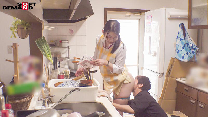 「炊事・洗濯・性欲処理 10人の弟と連続セックス朝生活 秘書 守屋よしの 長女になります!」のサンプル画像5枚目