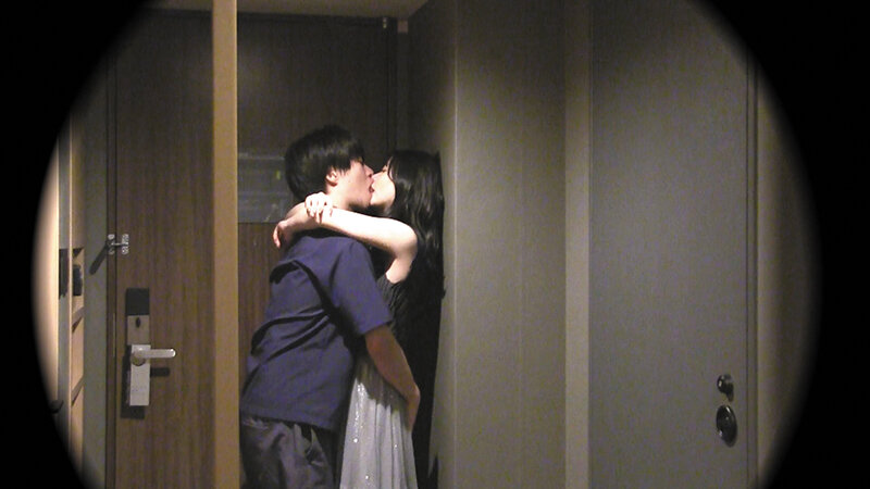 「【素人】巨乳人妻が東京で求める禁断の出会い｜欲求不満な主婦の濃厚プレイ」のサンプル画像2枚目