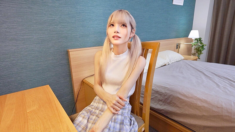 「美澄玲衣のスレンダー美少女コスプレフェラ＆中出し！微乳美女が激しいピストンで絶頂」のサムネイル