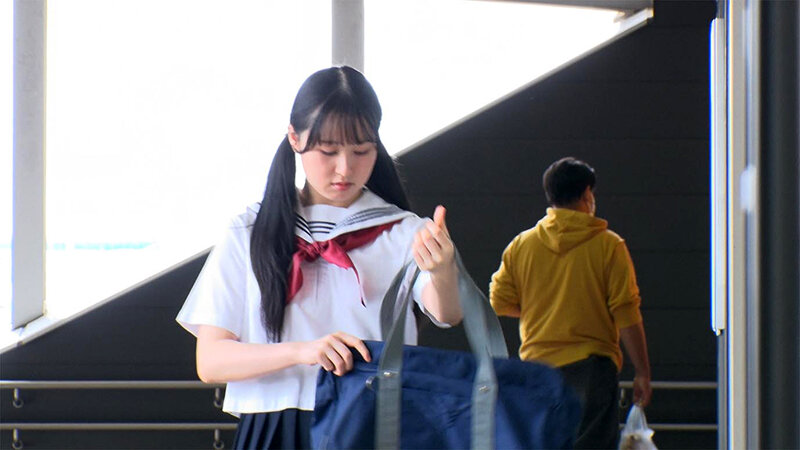 「川上しずく セーラー服美少女が潮吹き絶頂！貧乳敏感ボディを局部アップで徹底撮影」のサンプル画像2枚目