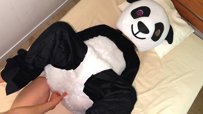 「【素人キャスト】着ぐるみの中の人と秘密の撮影会！遊園地で働く可愛い女性4名の赤裸々インタビュー」のサンプル画像2枚目