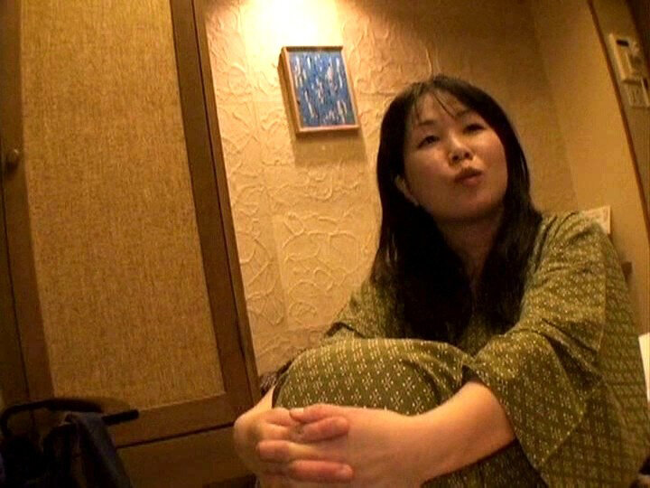 「【人妻・主婦】不倫旅行で乱交に溺れる美人妻の秘密の温泉旅行ドキュメント」のサンプル画像12枚目