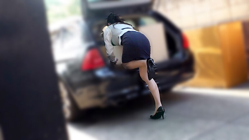 「似鳥日菜のぶっかけOL作品｜スレンダー巨乳美脚の痴感オフィスレディが男たちに翻弄される」のサンプル画像10枚目