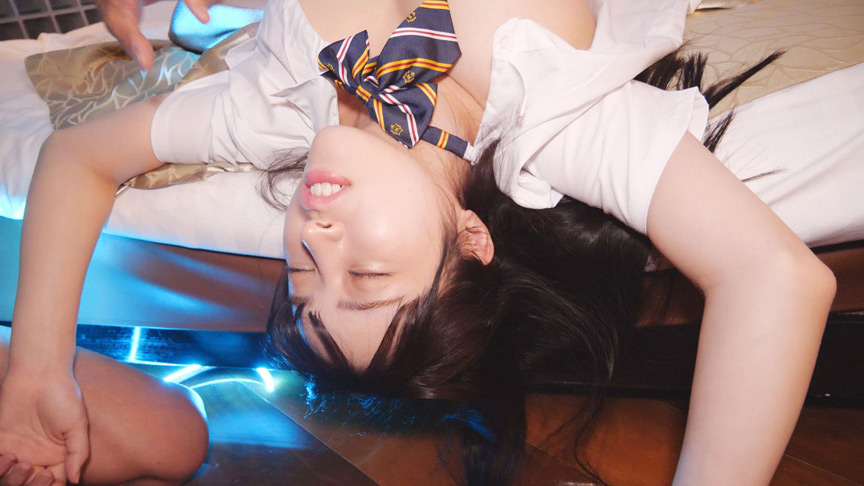 「【制服女子】昭和レトロな雰囲気が魅力の美少女JKコスプレ動画|清楚系女優の甘い誘惑シーン」のサンプル画像7枚目