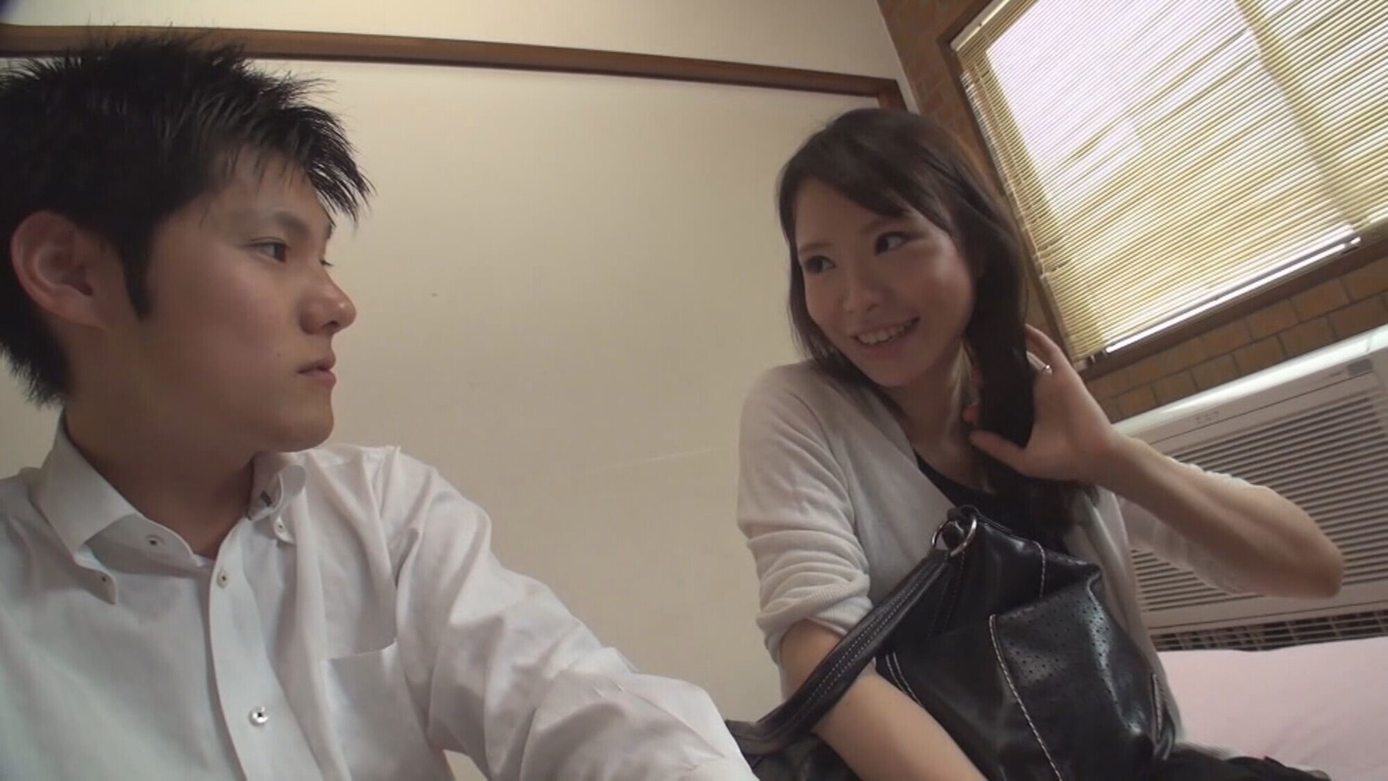 「なりゆきSEXでうっかり本気モード！夢中で快楽を貪るスレンダー美人妻」のサムネイル