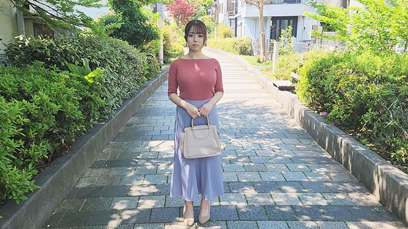 「【素人】神乳Iカップ超乳女教師の激しい潮吹きが止まらない!巨乳好き必見の秘密スペック」のサンプル画像2枚目