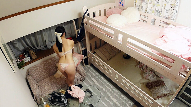 「【素人女子大生】私大女子寮盗撮映像 指マンとオナニーで体を震わせ何度も絶頂する秘密の記録」のサンプル画像2枚目