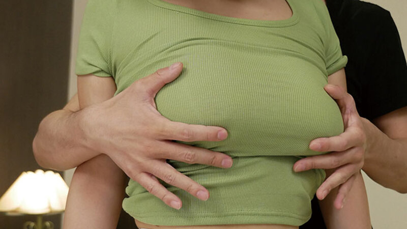 「【熟女・人妻】巨乳ノーブラニットで乳首ポッチン！隣の爆乳奥さん33人の密着誘惑8時間」のサンプル画像8枚目