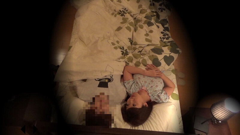 「【美泉咲】巨乳人妻が不倫検証で寝取られ中出し！盗撮カメラが捉えた衝撃の浮気現場」のサンプル画像2枚目