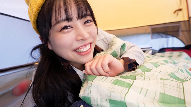 「【巨乳痴女】キャンプ場テントで声我慢サイレントアクメ×中出し濃厚セックス」のサンプル画像1枚目