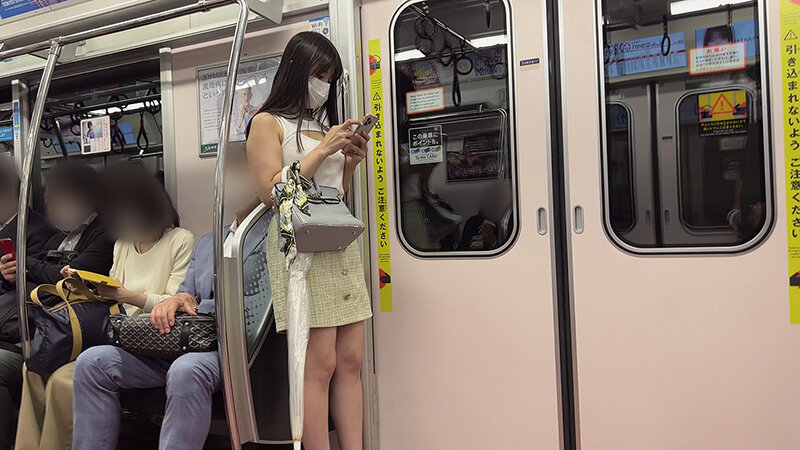 「【素人】巨乳美女を狙った盗撮映像から中出しまで収録した追跡ドキュメント4名分」のサンプル画像1枚目