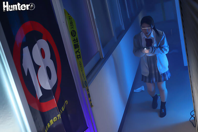 「【女子校生】旧校舎の秘密スペースで3P・4P中出し乱交！欲求不満な制服美少女たちとヤリ放題」のサンプル画像4枚目