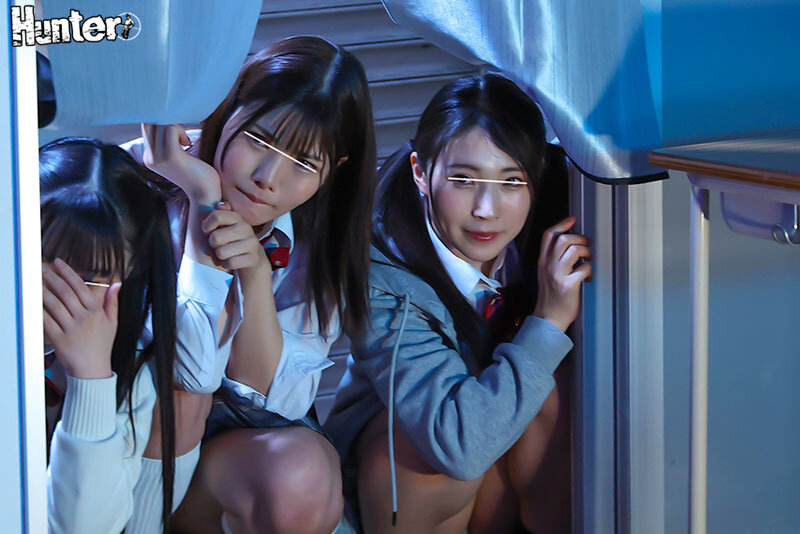 「【女子校生】旧校舎の秘密スペースで3P・4P中出し乱交！欲求不満な制服美少女たちとヤリ放題」のサンプル画像5枚目