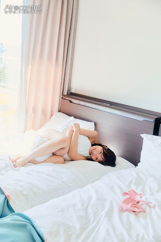 「榊原萌の裸天使グラビア映像｜美少女アイドルのセクシーイメージビデオ完全版」のサンプル画像3枚目