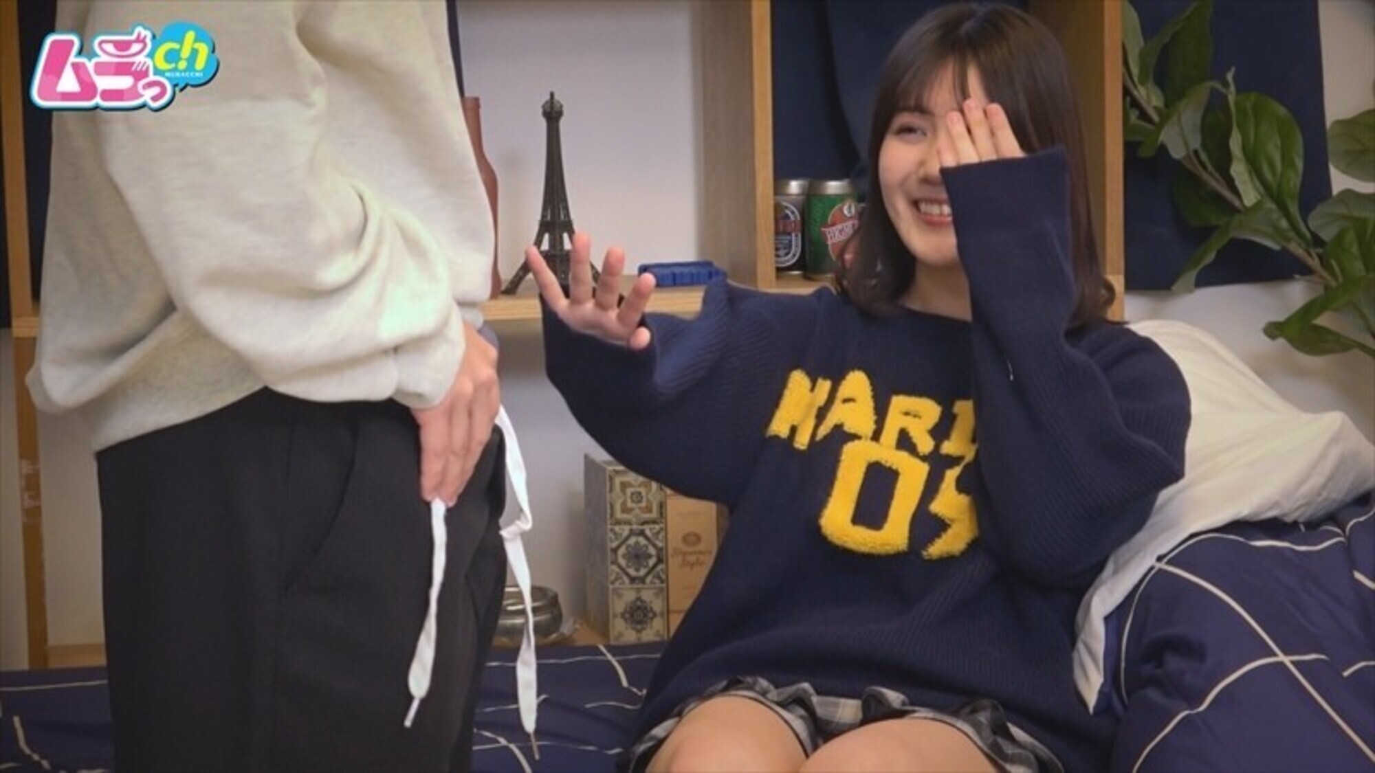 「ニンゲン観察 「昨日あんなに誘ってきたじゃんw」サークル宅飲みで酒にのまれ誘惑してきたくせにシラを切るマンゲボーボーの女友達にお預け朝勃チ●ポでモーニングリベンジSEX!」のサンプル画像4枚目