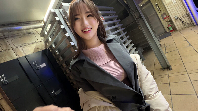 「【人妻】ホテルで浮気3P乱交ハメ撮り!筋肉男たちと汗だく中出しSEX」のサンプル画像2枚目