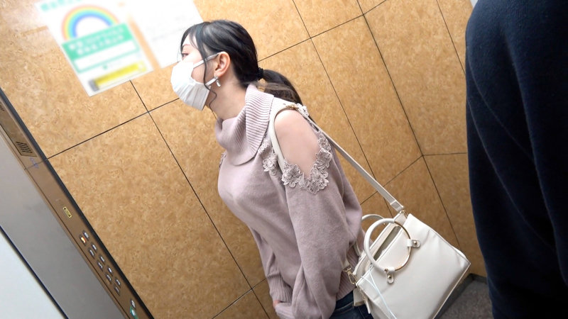 「【素人美少女】美乳お姉さんとハメ撮り体験！フェラから中出しまで濃厚プレイ完全収録」のサンプル画像1枚目