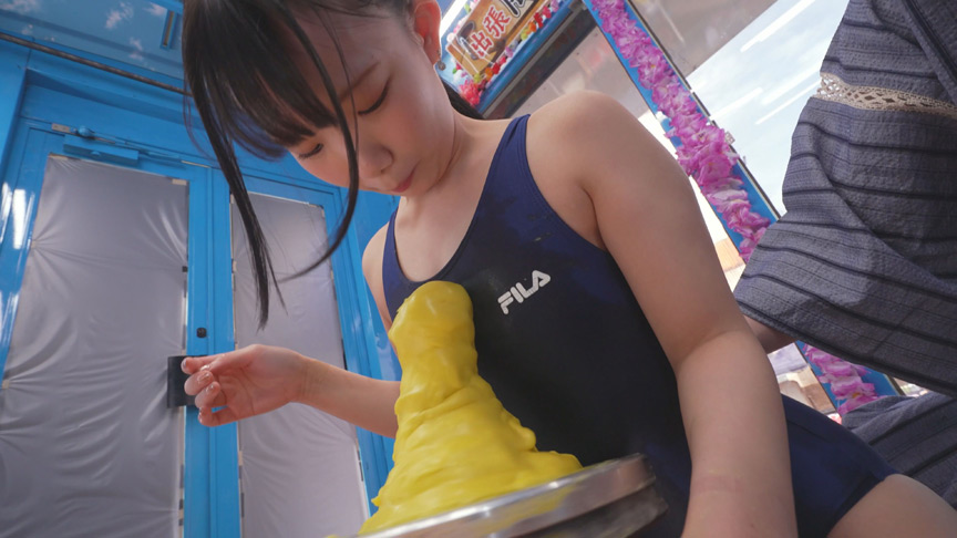 「【なこ】マジックミラー号でパイズリ陶芸チャレンジ！敏感乳首を刺激され初体験【素人企画】」のサンプル画像4枚目