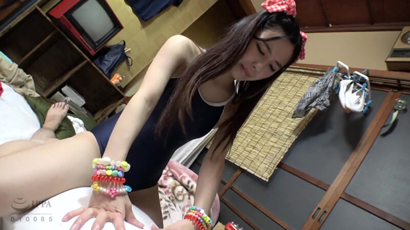 「美少女騎乗位コレクション｜スレンダー微乳美女がまたがり腰振り悶絶4時間ベスト」のサンプル画像3枚目