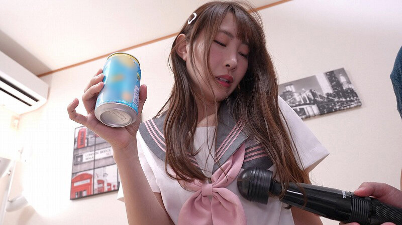 「【五十嵐清華】スレンダー美少女アイドルがコスプレ姿で3P中出し！電マとバイブで絶頂する個撮映像」のサンプル画像12枚目