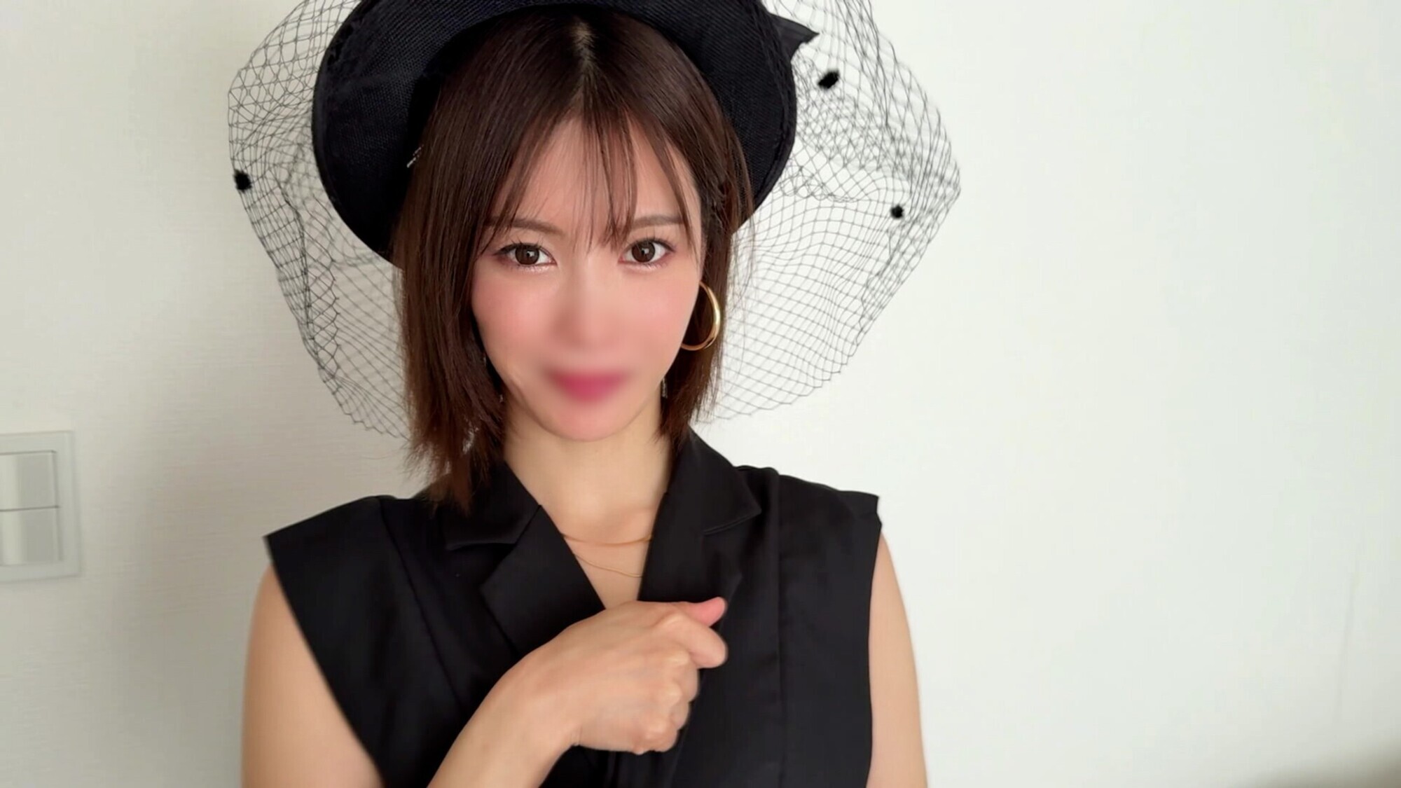 「経験たった3人の元音大生22歳が彼氏に内緒で中出しハメ撮りww 中イキ未体験のド素人女子が自ら腰振り大量潮吹き絶頂！」のサムネイル