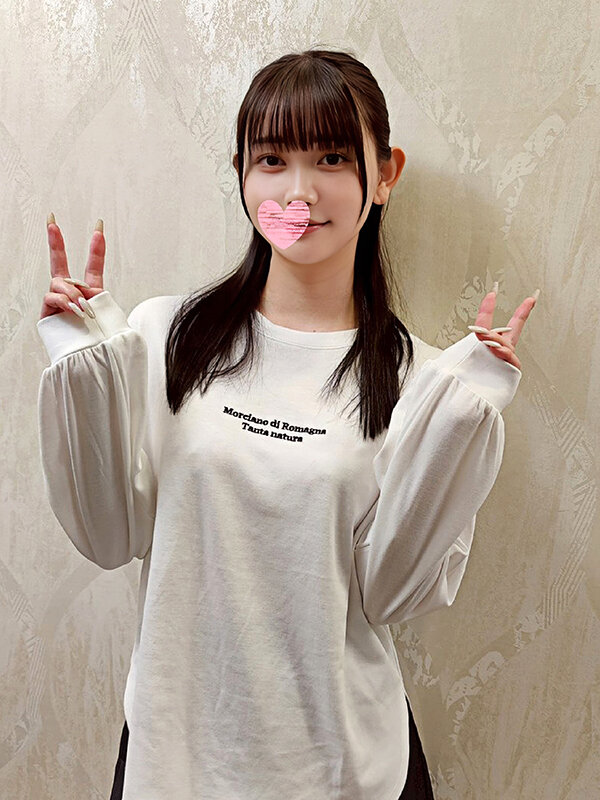 「【素人美少女】還暦お爺ちゃんとのハメ撮り中出しで潮吹き絶頂！8頭身清楚系との禁断映像」のサムネイル