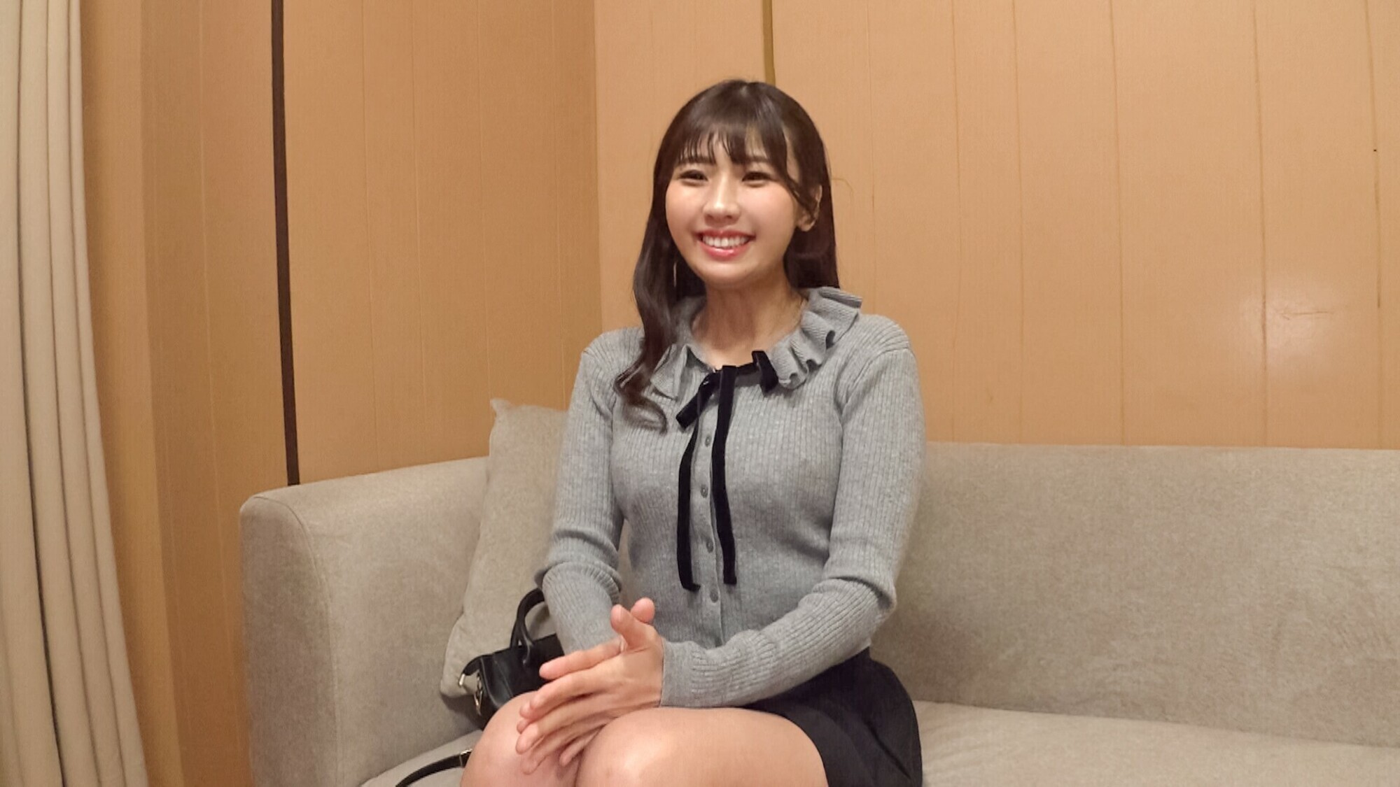 「巨乳女子大生が極小マイクロビキニで匍匐前進レース！四つん這いで喰い込む固定バイブに敏感ま◯こは崩壊寸前！？時間内にゴールできたら賞金10万円！失敗したら即ハメ中出し！」のサムネイル