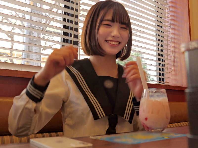 「【素人】巨乳美女4人にローションマッサージからの連続中出し＆大量ぶっかけ【完全保存版】」のサンプル画像1枚目