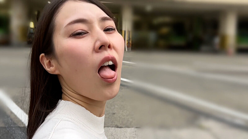 「素人お姉さんしおりちゃんにナンパでキス・接吻をお願い！WEBデザイナーとの甘い街角キス体験」のサンプル画像2枚目