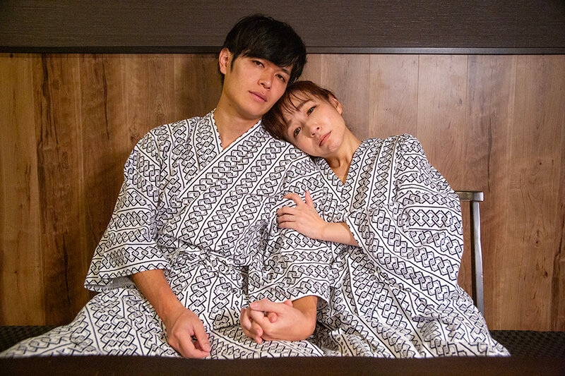 「香澄麗子・よしい美希が魅せる五十路熟女の温泉不倫旅行で中出し絶頂体験」のサンプル画像4枚目