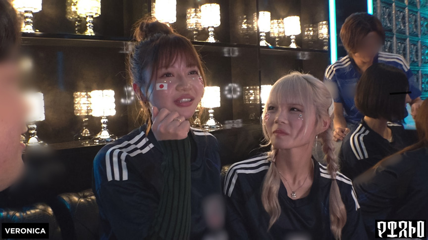 「【素人】美少女サポーターれい＆りんとスタジアム外で禁断の密会！興奮のオフサイドプレイ」のサンプル画像5枚目