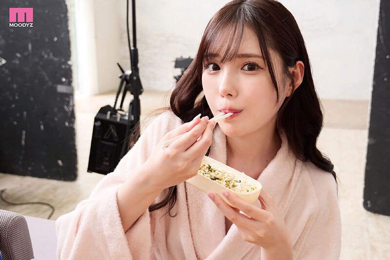 「美少女スレンダー女優・新ありなの3P濃厚フェラ！美脚フェチ必見の引退作品」のサンプル画像3枚目