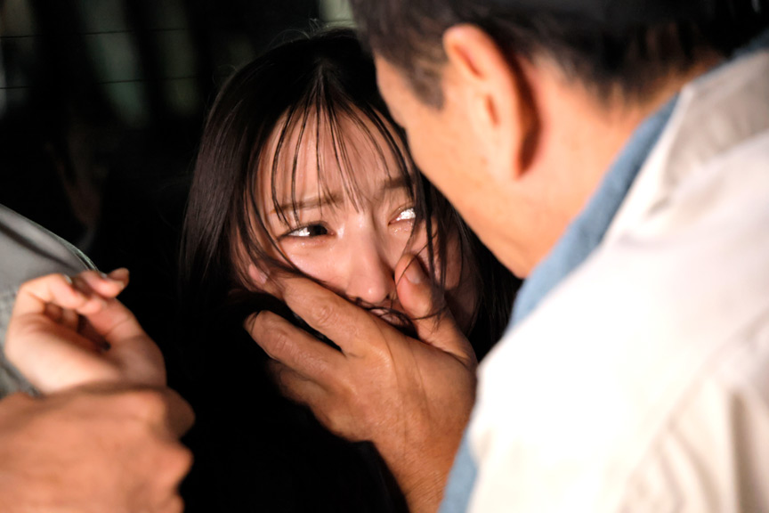 「痴○蟻地獄 伝染⇒増殖する集団性欲！絶対に逃げられない男たちのテリトリーで汗臭い労働者たちに“生チ○ポ慰み”される勤務中女」のサムネイル