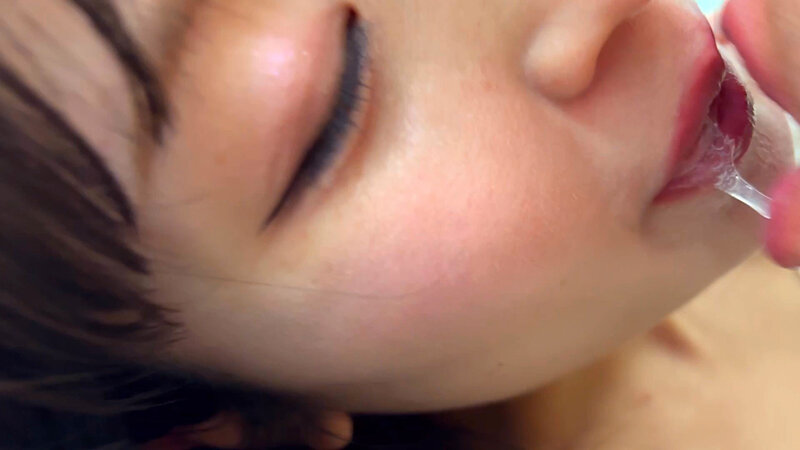 「【素人お姉さん】ももなちゃんの濃厚キス責めでM男が悶絶！甘い吐息とねっとりベロチュー」のサンプル画像15枚目