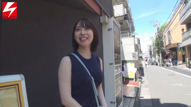 「【素人妻ひな】巨乳人妻との生ハメ撮り中出しセックス！美人若妻のフェラ奉仕が最高すぎた」のサンプル画像1枚目