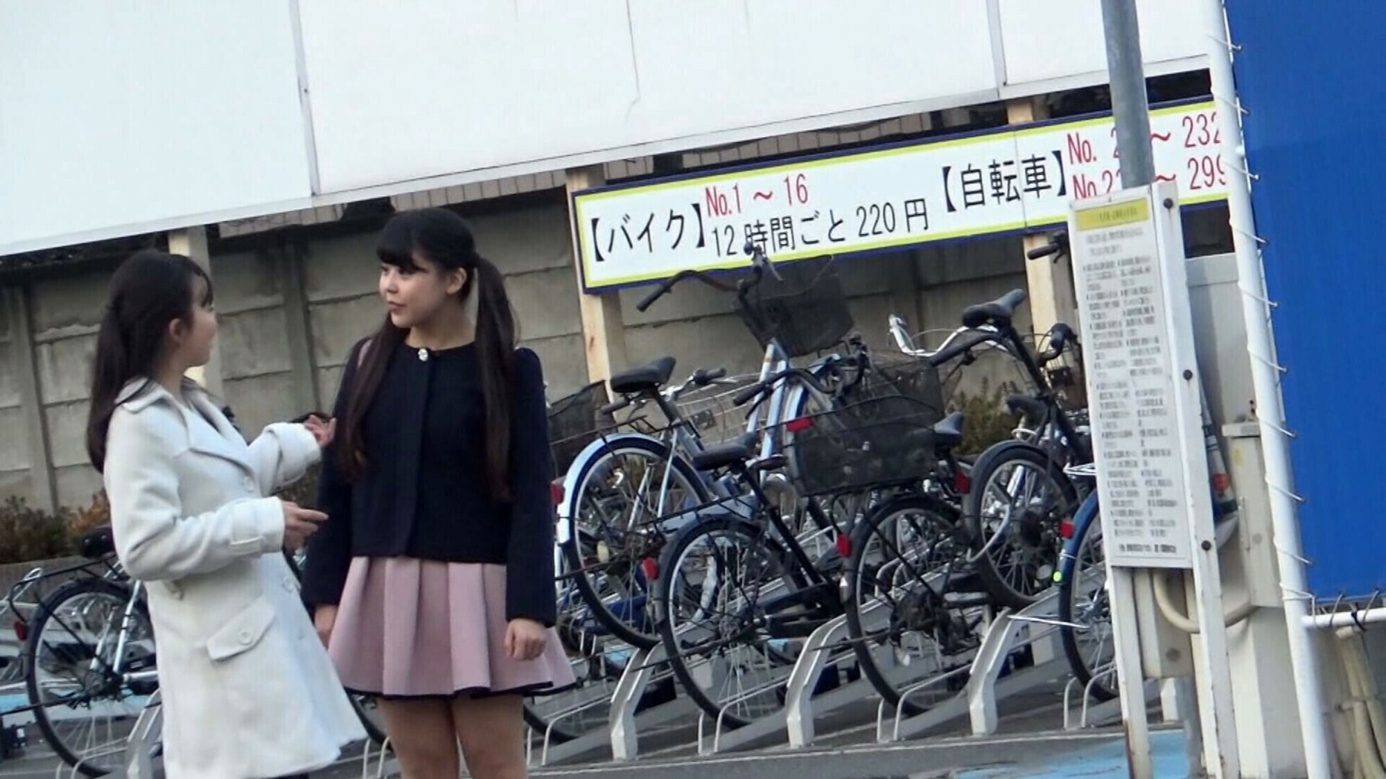 「綺麗なお姉さんが素人女子をレズナンパ 9」のサムネイル