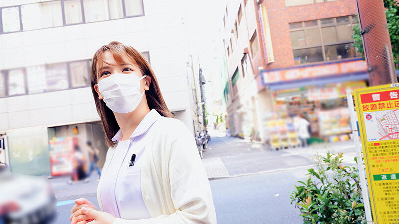 「【素人ナース】優しい巨乳美少女が童貞くんに騎乗位で筆おろし！手コキから中出しまで」のサンプル画像8枚目