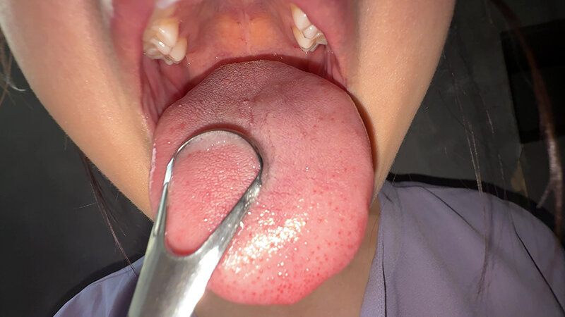 「【谷田かりな】素人お姉さんをナンパ！個人撮影で魅せる舌ブラシ汚舌苔採取の瞬間」のサンプル画像14枚目