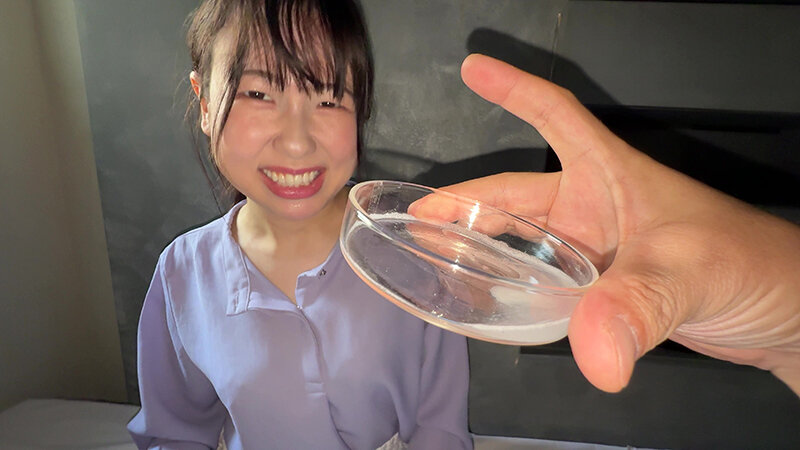 「【谷田かりな】素人お姉さんをナンパ！個人撮影で魅せる舌ブラシ汚舌苔採取の瞬間」のサンプル画像19枚目