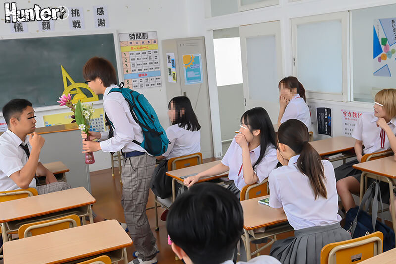 「【女子校生】ヤレる確率が見える世界で3P・4P中出し三昧！フェラご奉仕JKたちとの夢のハーレム生活」のサンプル画像2枚目