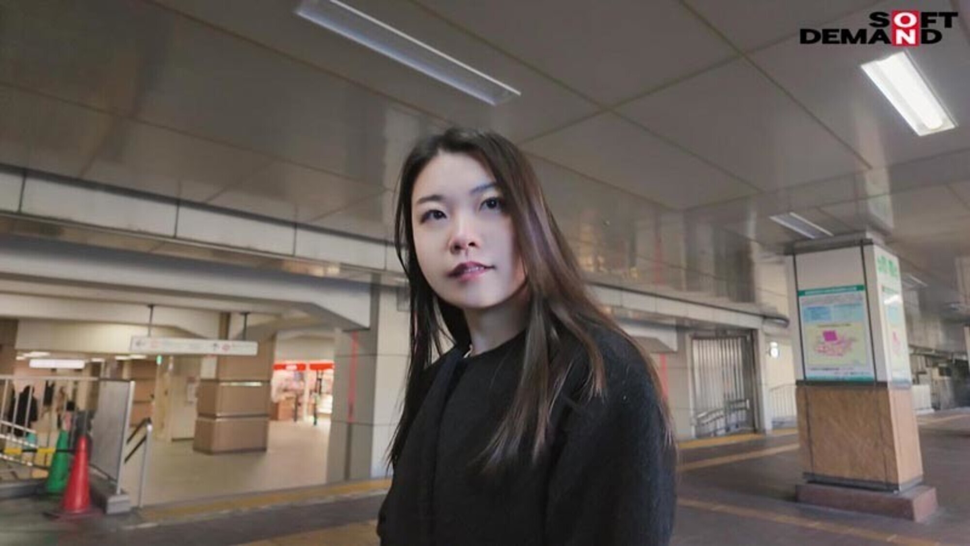 「舐め回したくなる教員のカラダ 熊本県立高校の人妻英語教員 一度だけの不倫体験 桃瀬理央 31歳」のサンプル画像4枚目