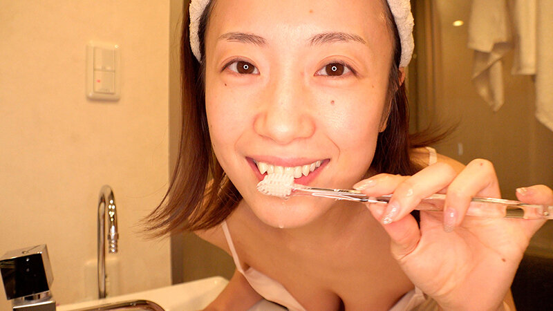 「長瀬麻美と不倫デート♡初ごっくん体験から中出しハメ撮りまで人妻の秘密の情事」のサンプル画像15枚目