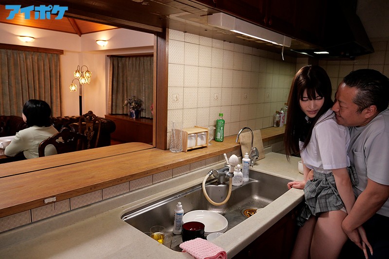 「楓カレンが女子校生スク水姿で辱めを受ける！スレンダー美少女の競泳水着プレイ」のサンプル画像4枚目