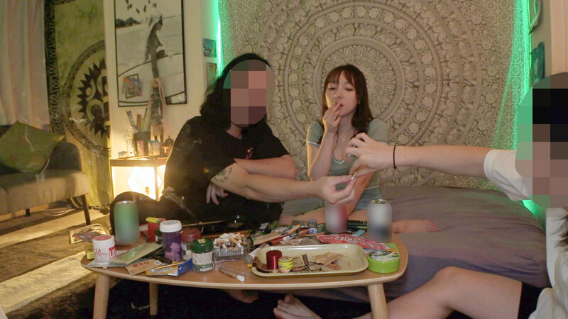 「【素人】小柄な美乳女子大生りなが3P体験！潮吹き＆顔射で乱れる美少女ナンパ作品」のサンプル画像8枚目