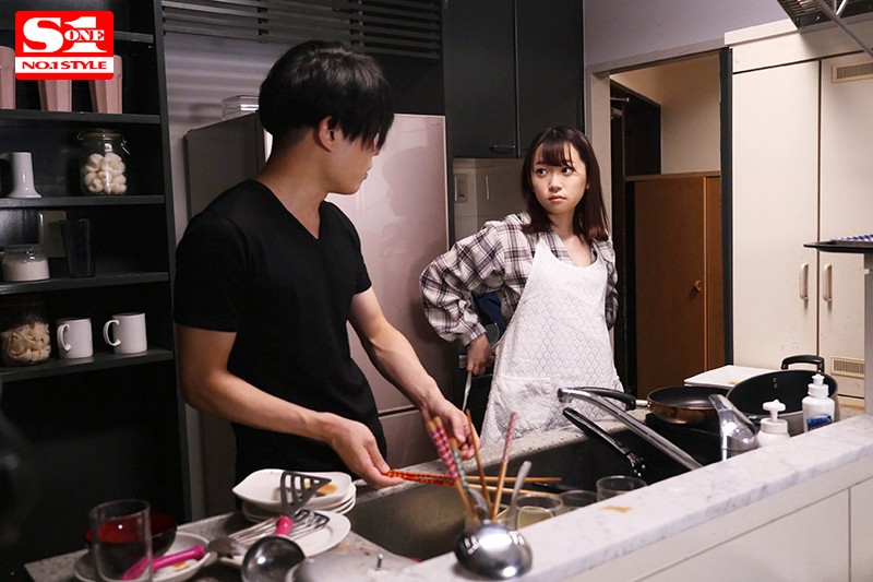 「架乃ゆら NTR寝取られ作品｜美乳スレンダー美少女が彼氏の横で親友と3P」のサンプル画像1枚目