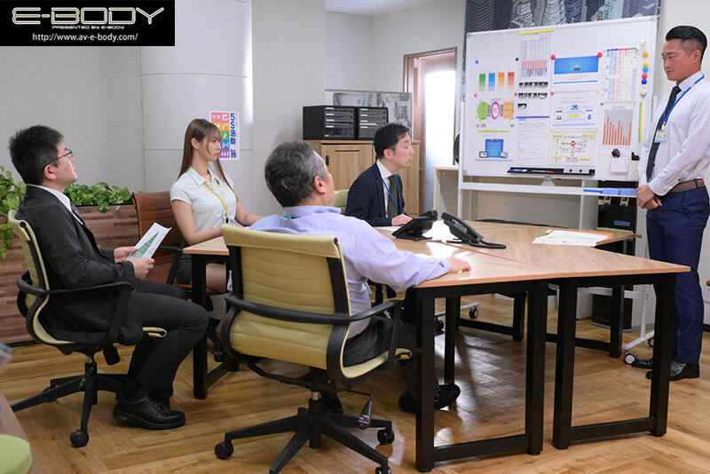 「清宮仁愛 巨乳OLがセクハラ上司に寝取られ中出し＆フェラご奉仕させられる屈辱オフィス」のサンプル画像1枚目