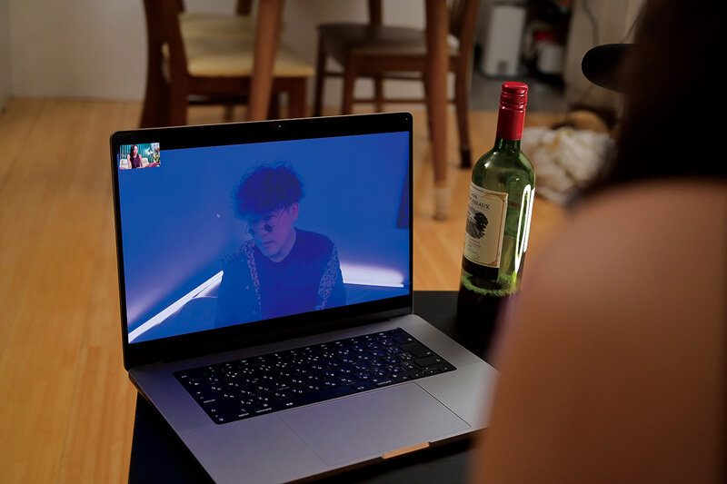 「通野未帆が魅せる美乳人妻のオナニー＆中出しプレイ｜リモート不倫にハマるサレ妻の情事」のサンプル画像4枚目